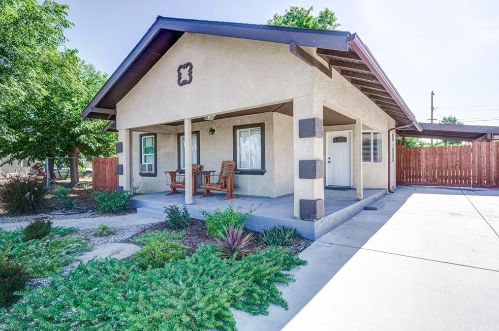 416 Tait Ave, Tivy Valley, CA 93657-2324