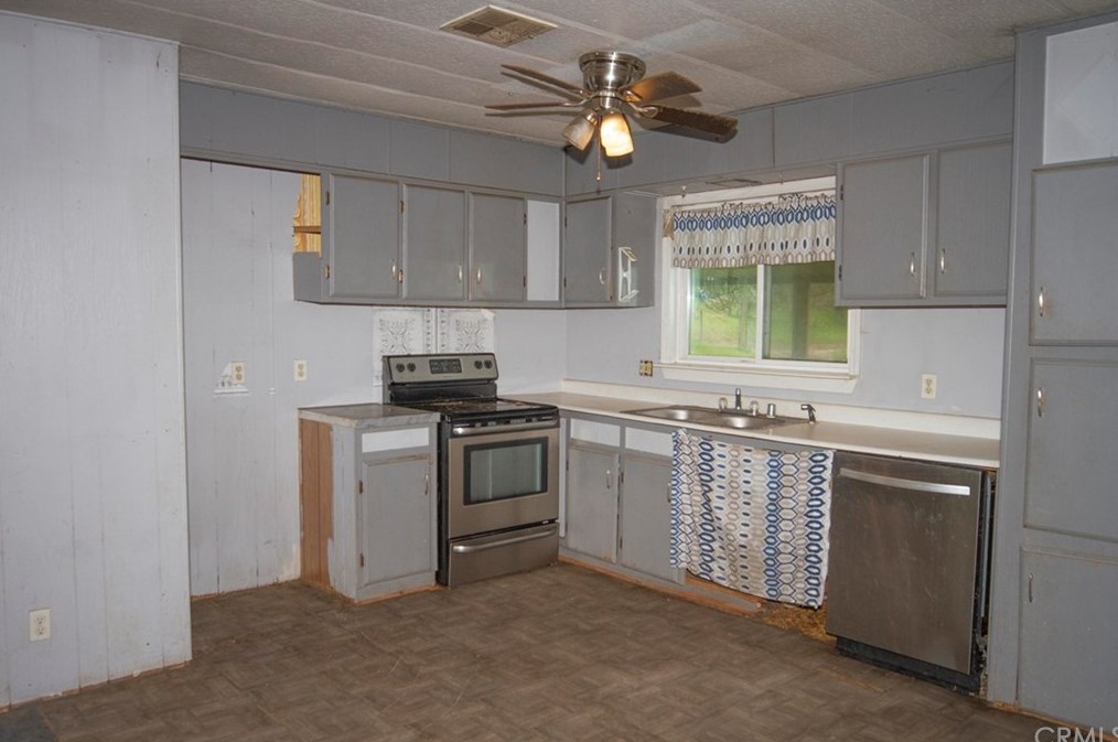 46468 Chuckwagon Rd, Orange Cove, CA 93675