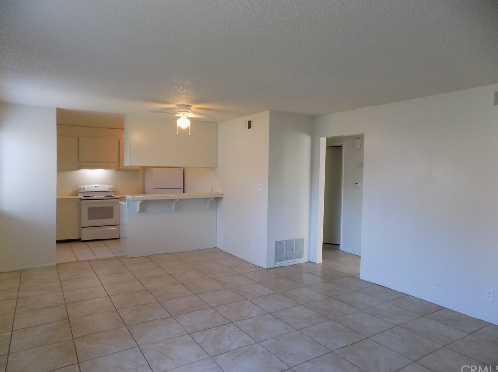 4924 N Holt Ave #102, Fresno, CA 93705