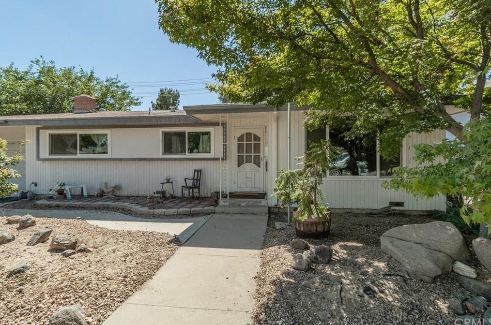 1225 N Hollywood Dr, Navelencia, CA 93654