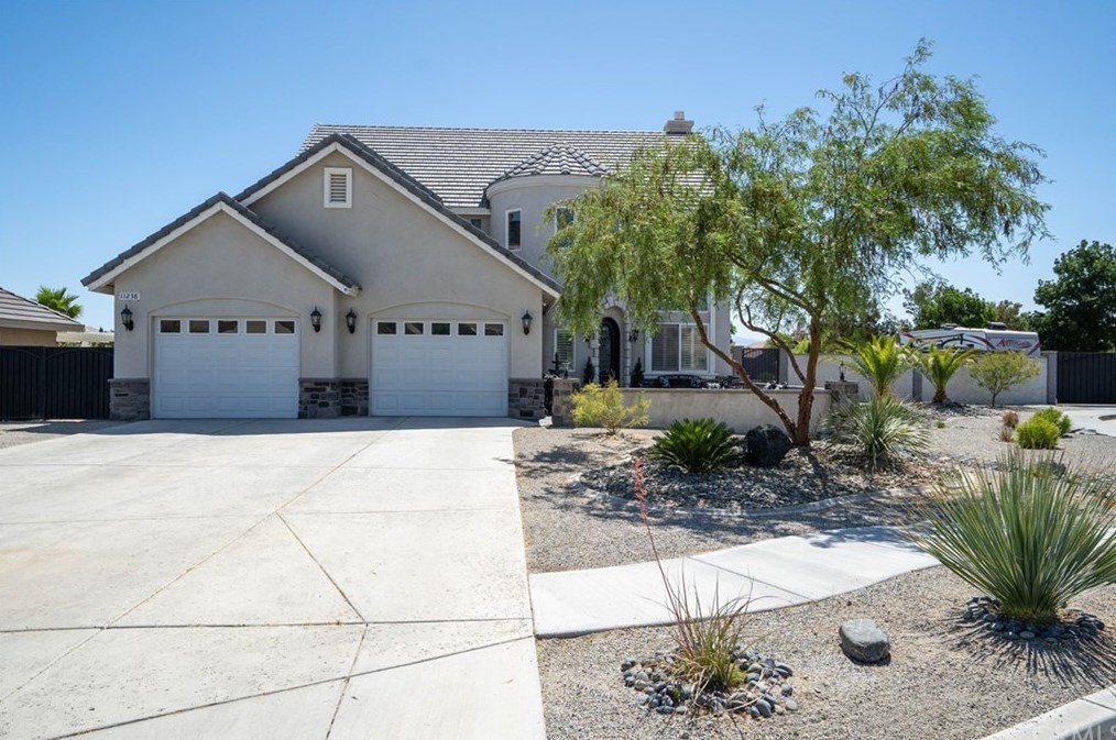 11238 Lindsay Ln, Apple Valley, CA 92308-3637