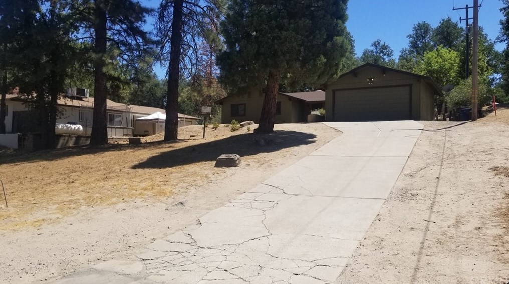 49702 Road 427, Oakhurst, CA 93644-8728