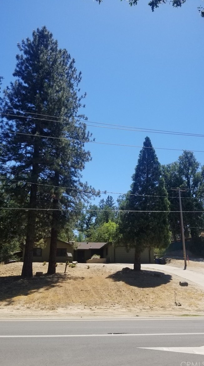 49702 Road 427, Oakhurst CA  93644-9514 exterior