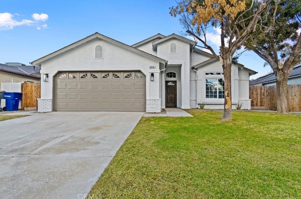 806 Pasteur St, Hanford, CA 93230