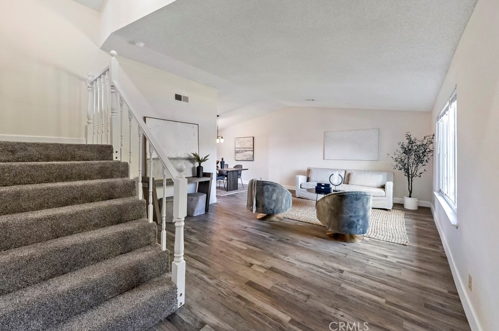 122 N Karen Ave, Clovis, CA 93612