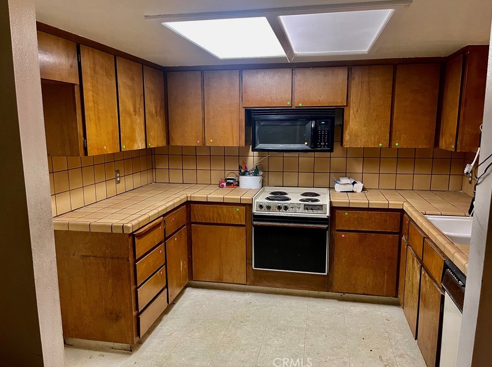 2766 N Selland Ave, Fresno, CA 93722
