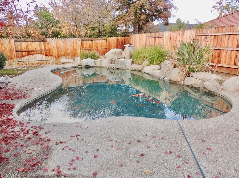 1181 Holly Ave, Clovis, CA 93611