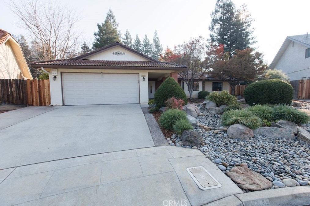 1595 E Everglade Ave, Fresno, CA 93720