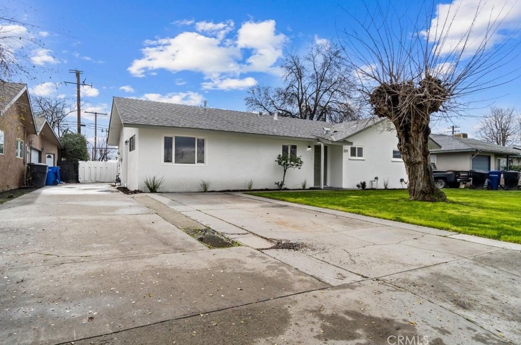 201 Terrace Dr, Hanford, CA 93230-2125