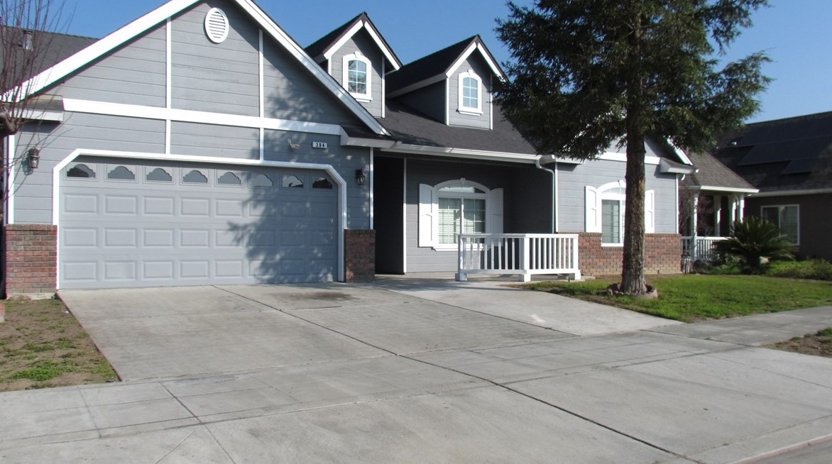 394 E Beech Ave, Navelencia, CA 93654
