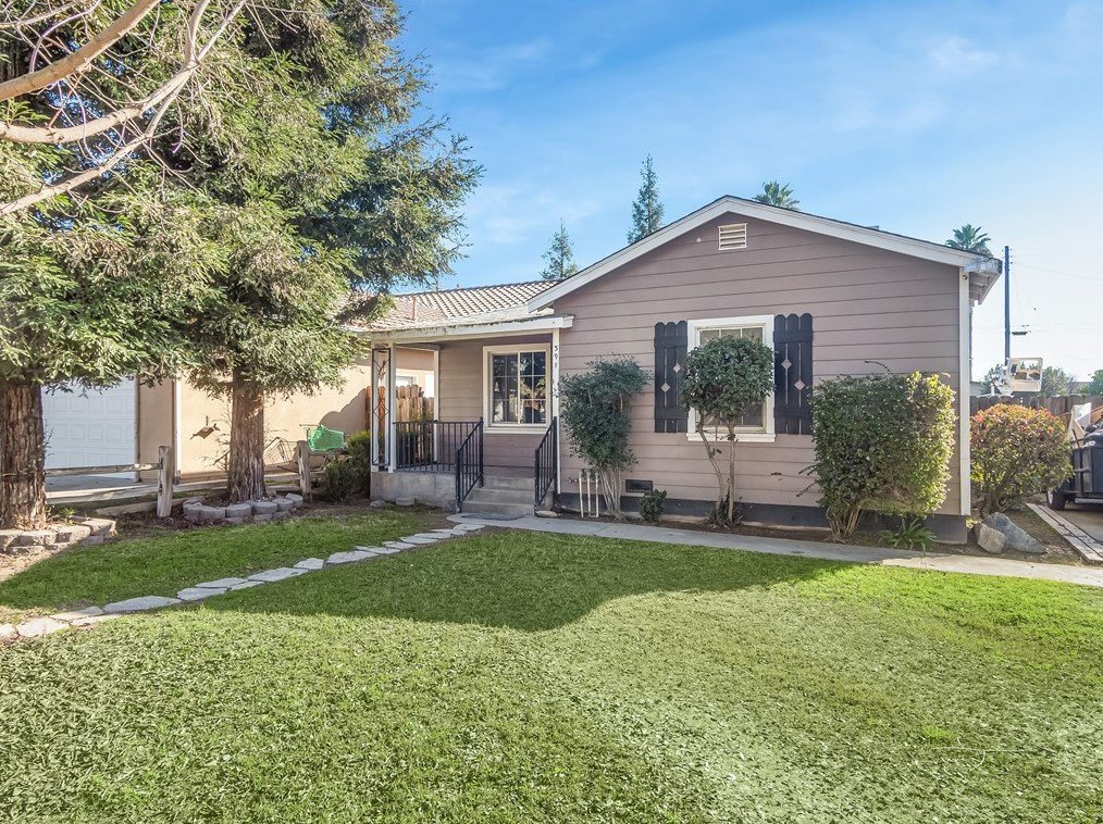 391 E Linden Ave, Navelencia, CA 93654