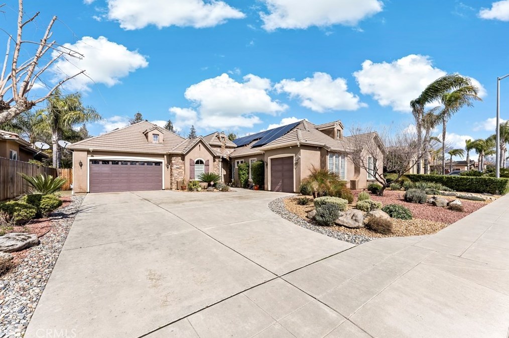 151 W Jordan Ave, Clovis, CA 93611