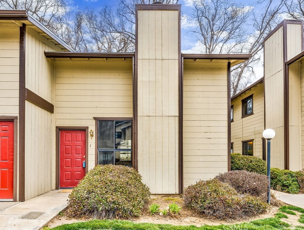 49400 River Park Rd #15, Oakhurst, CA 93644