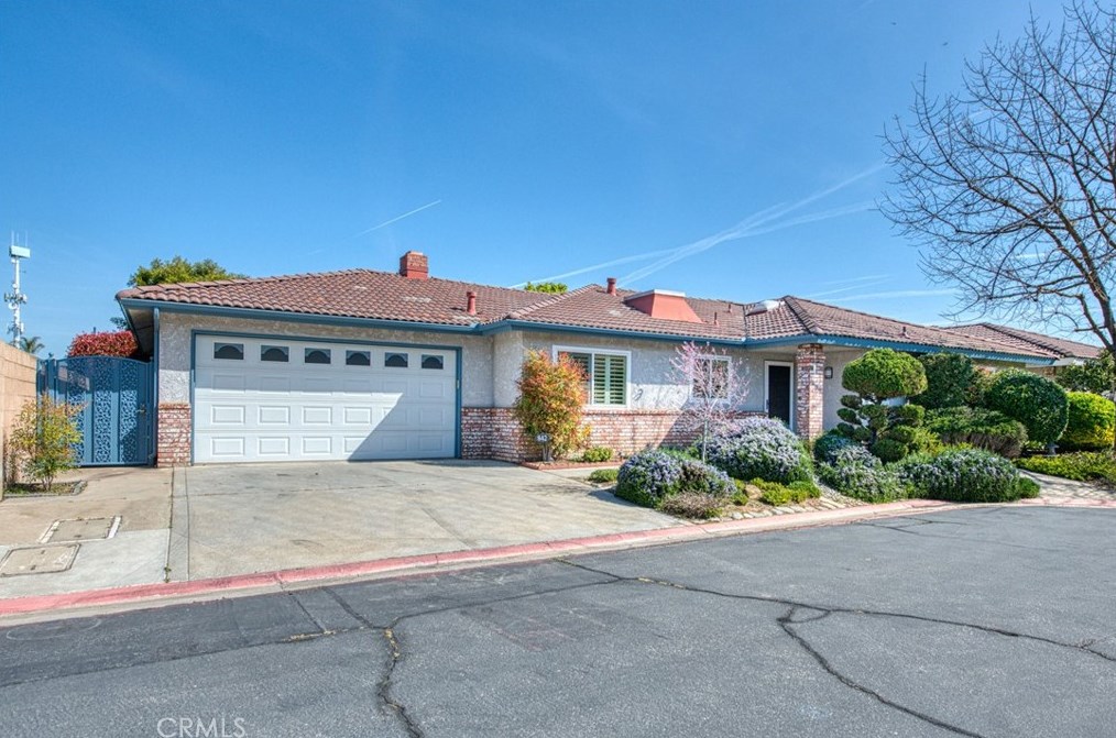 842 E Fallbrook Ave, Fresno, CA 93720