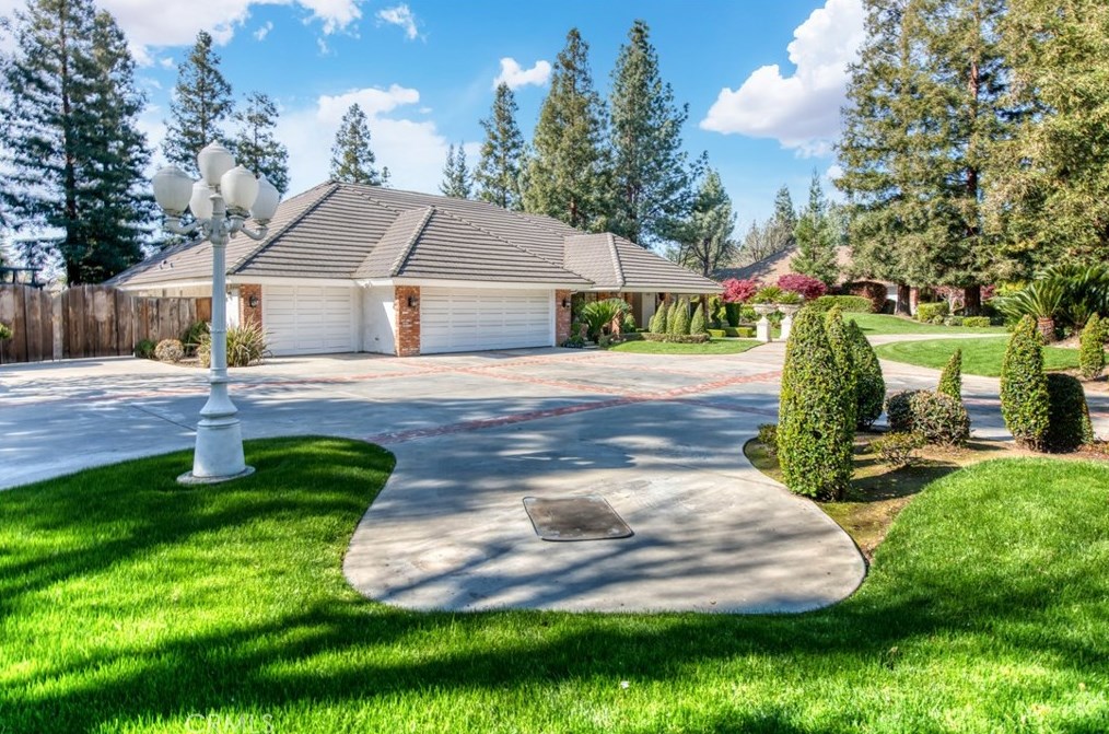 281 E Shepherd Ave, Fresno, CA 93720