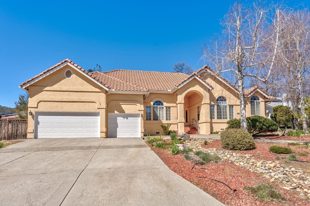 40484 Goldside Dr, Oakhurst, CA 93644-8746