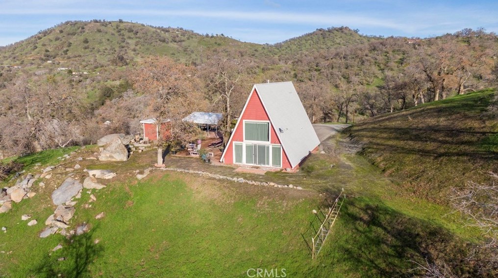 40899 Badger Ln, Orange Cove, CA 93675