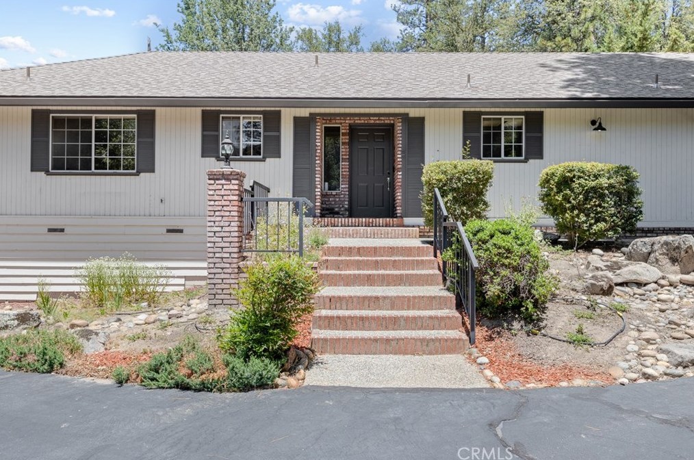 37902 China Creek Rd, Oakhurst, CA 93644
