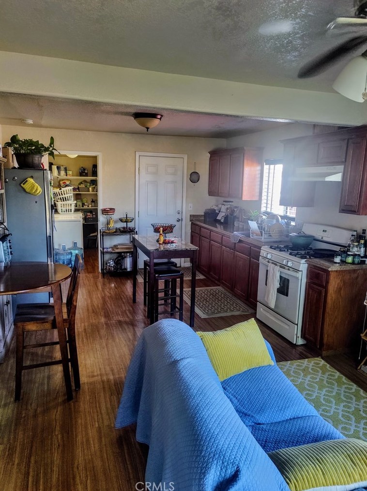 114 W Fresno St, Fowler, CA 93625