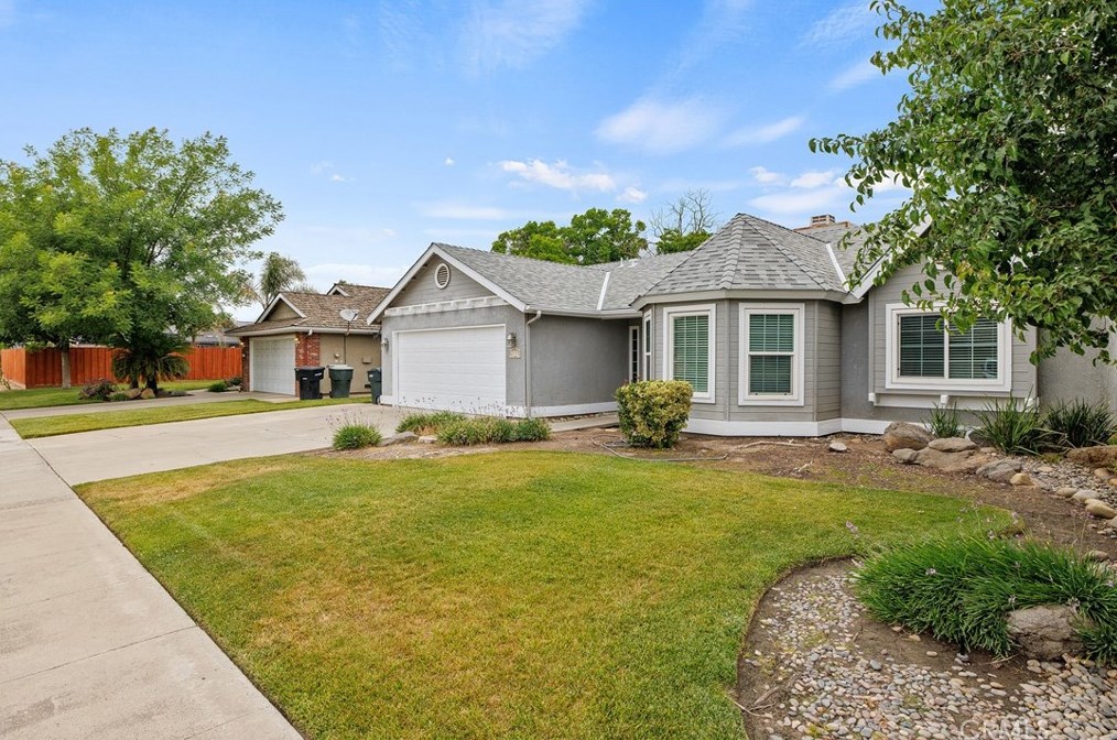 2753 Pine Castle Dr, Hanford, CA 93230-2322