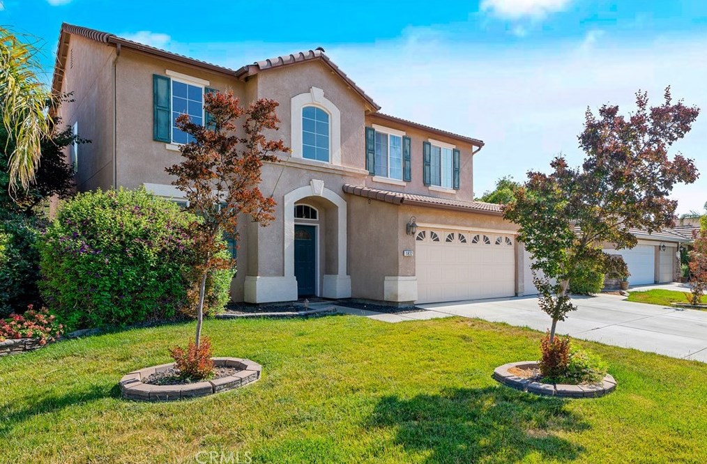 1832 W Bristol Ln, Hanford, CA 93230