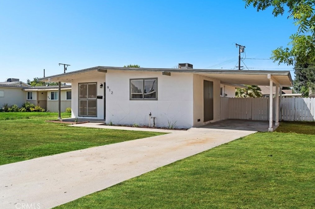 912 Neville St, Hanford, CA 93230-2728