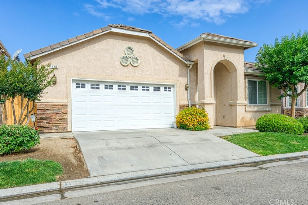 724 Lind Ave, Clovis, CA 93612