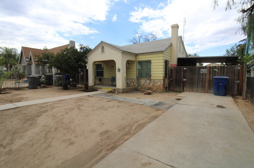 4695 E Iowa Ave, Fresno, CA 93702