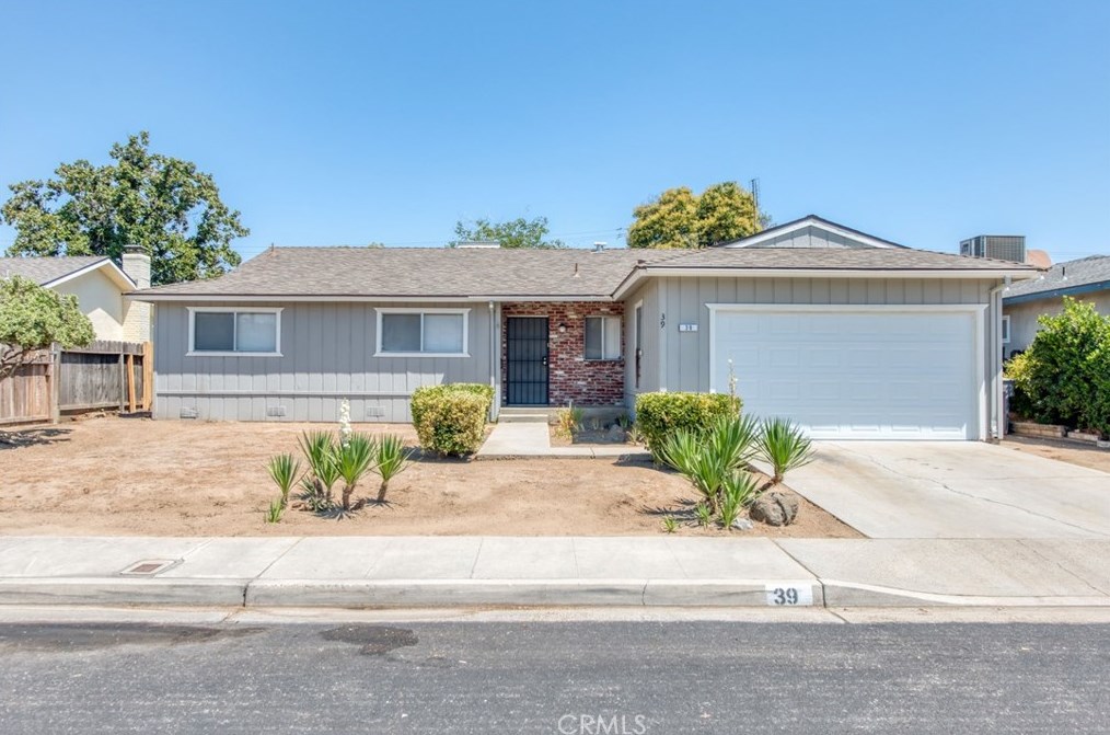39 W Norwich Ave, Clovis, CA 93612