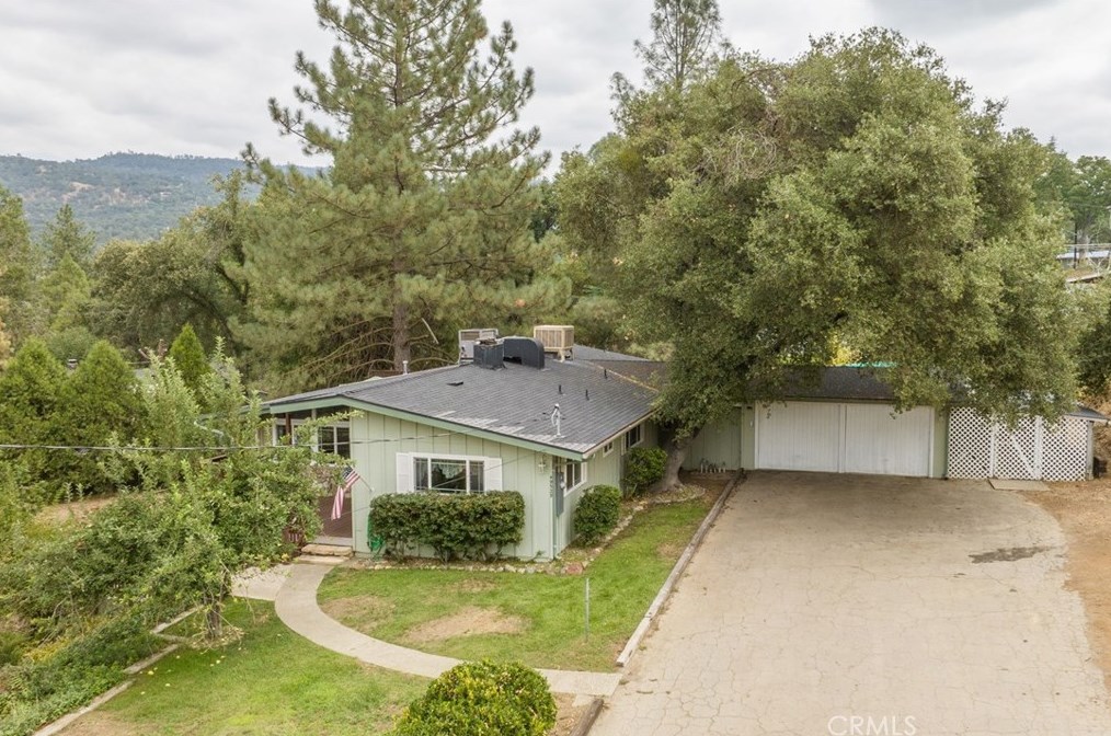 49529 Jeffrey Way, Oakhurst, CA 93644