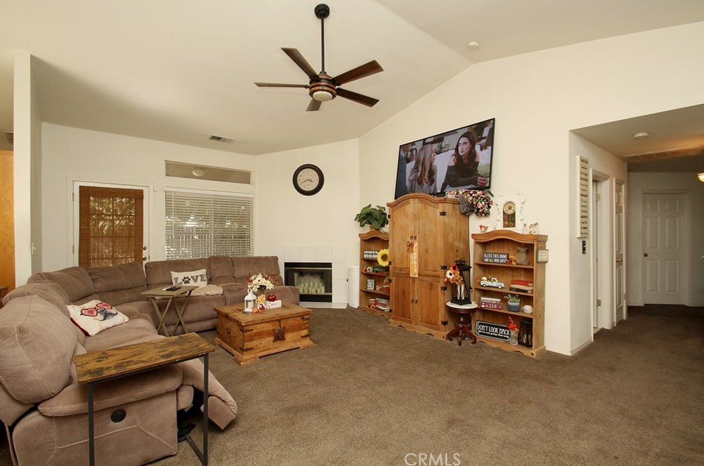 2473 N Wapoma Ave, Fresno, CA 93722