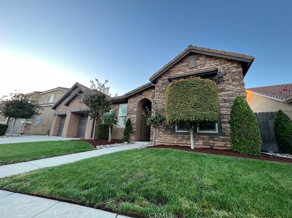 2363 E Pinehurst Ave, Fresno, CA 93730