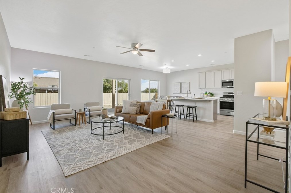 775 Kimball Ln, Hanford, CA 93230