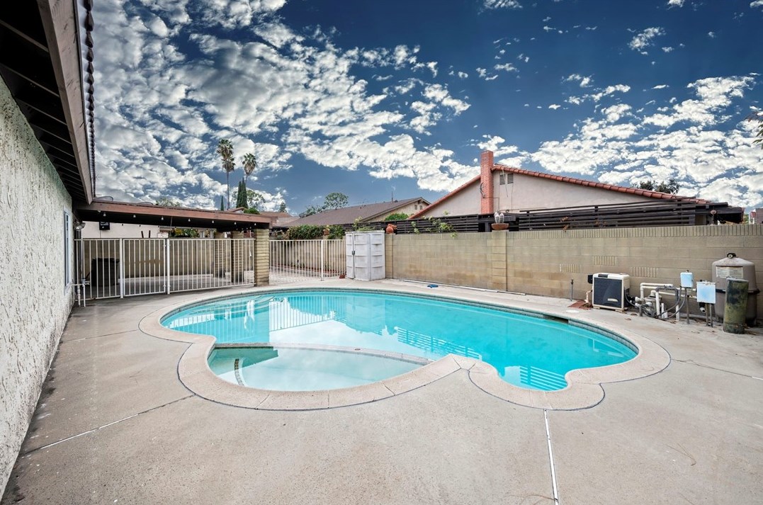 18839 Stefani Ave, Artesia CA  90703-8440 exterior