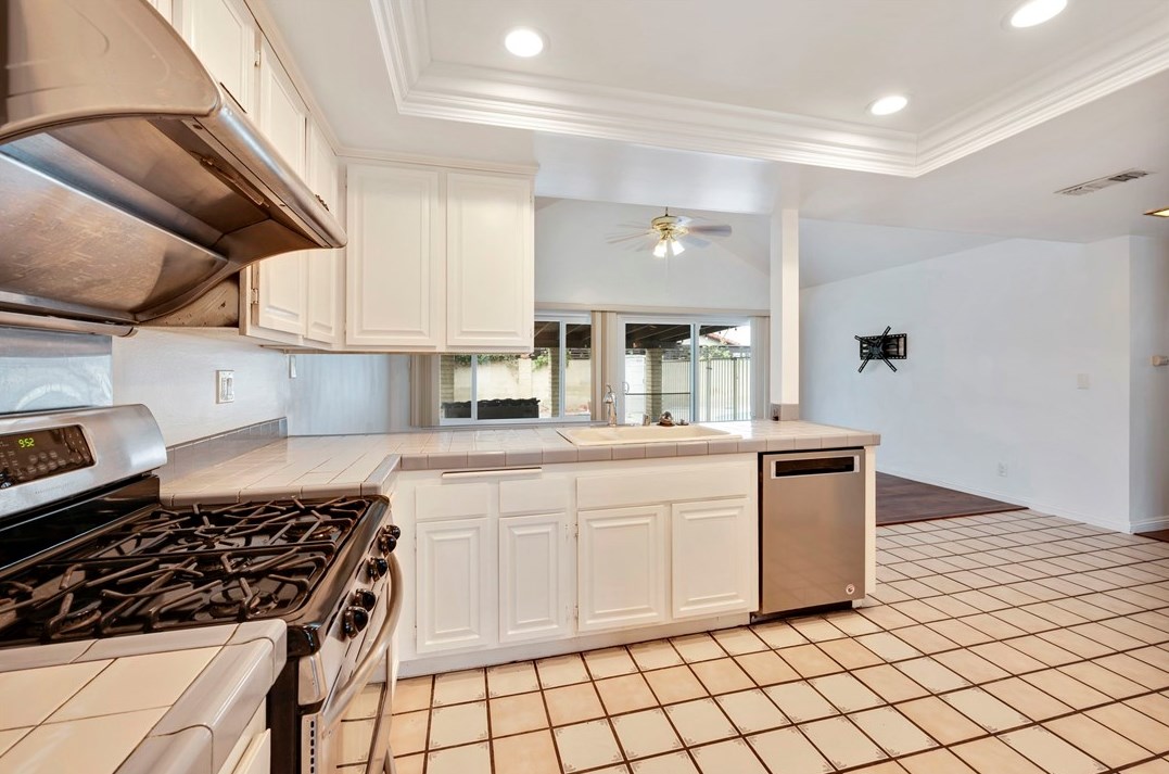 18839 Stefani Ave, Artesia CA  90703-8440 exterior