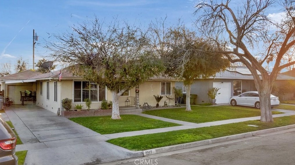 1217 W Cortland Ave, Fresno, CA 93705