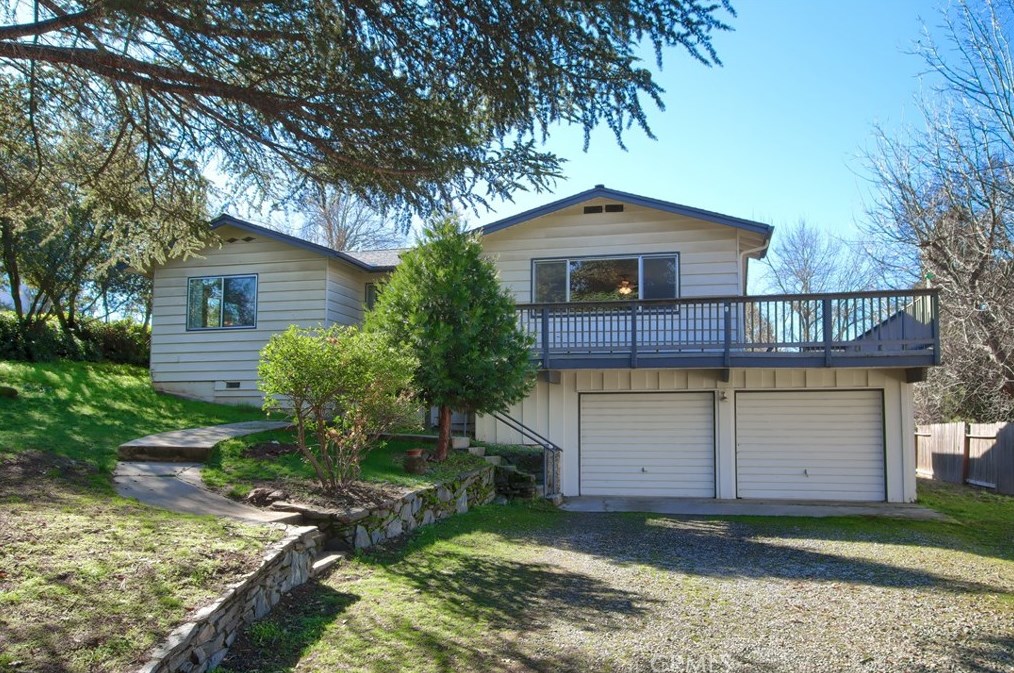 49714 Pierce Dr, Oakhurst, CA 93644-9501