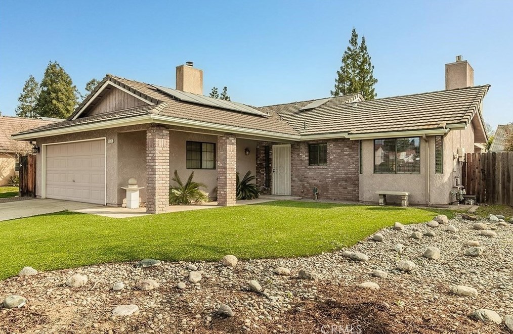 9326 N Barton Ave, Fresno, CA 93720