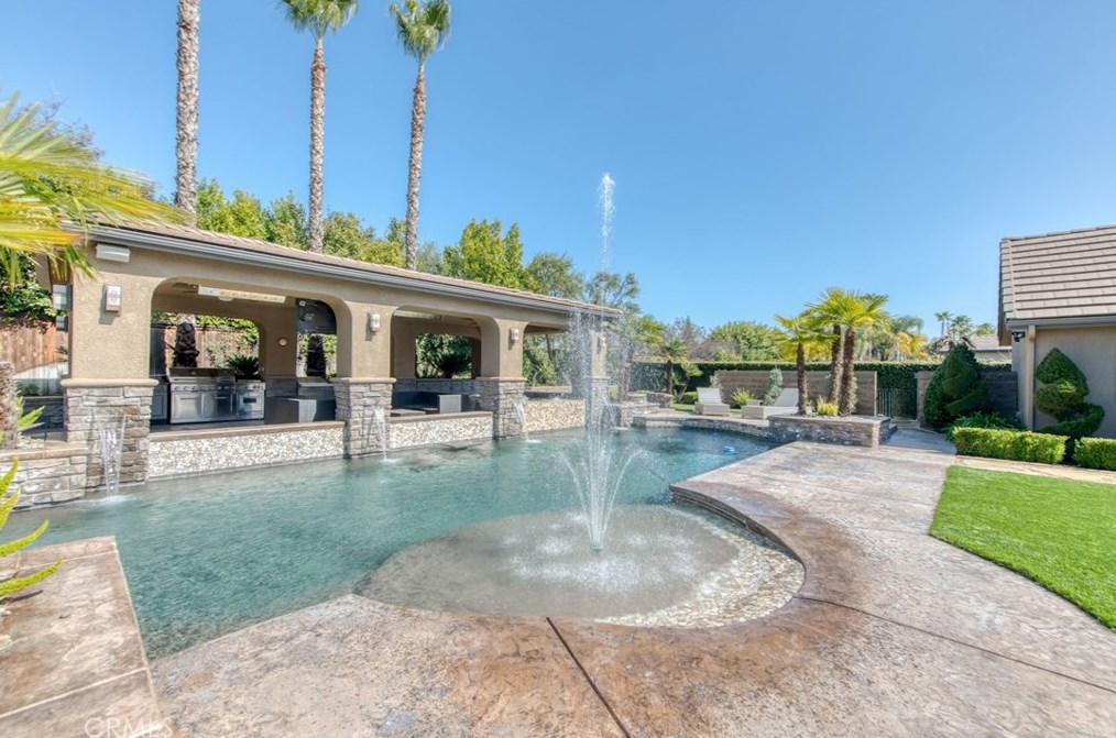 1887 N Rector Ave, Clovis, CA 93619