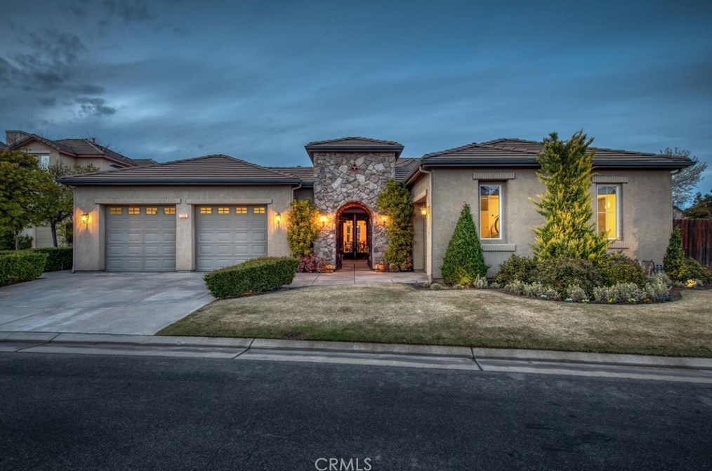 1698 E Gatwick Ln, Fresno, CA 93730