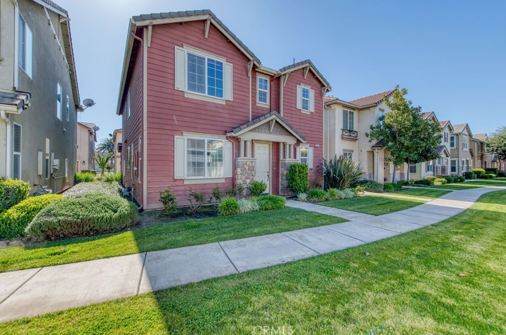 5540 N Sebastian Ln, Fresno, CA 93722