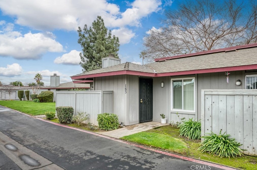 4504 Valentine Ave, Fresno CA  93722-4068 exterior