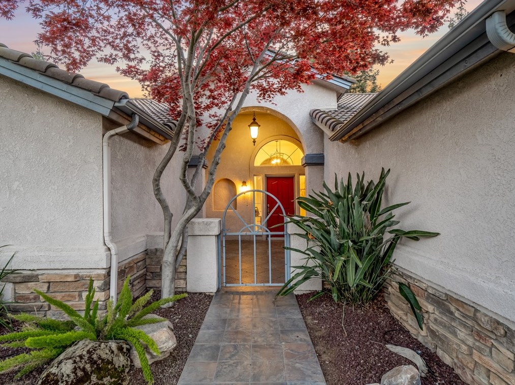 7417 Gregory Ave, Fresno, CA 93722-2612