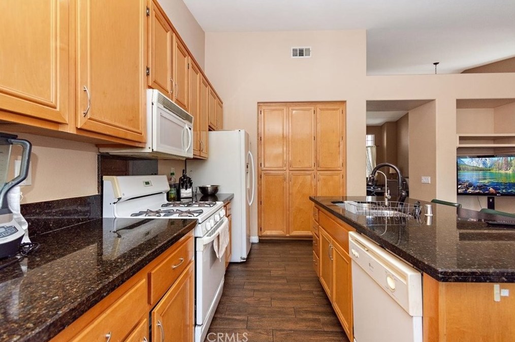 969 Banbury Dr, Hemet CA  92544-1836 exterior