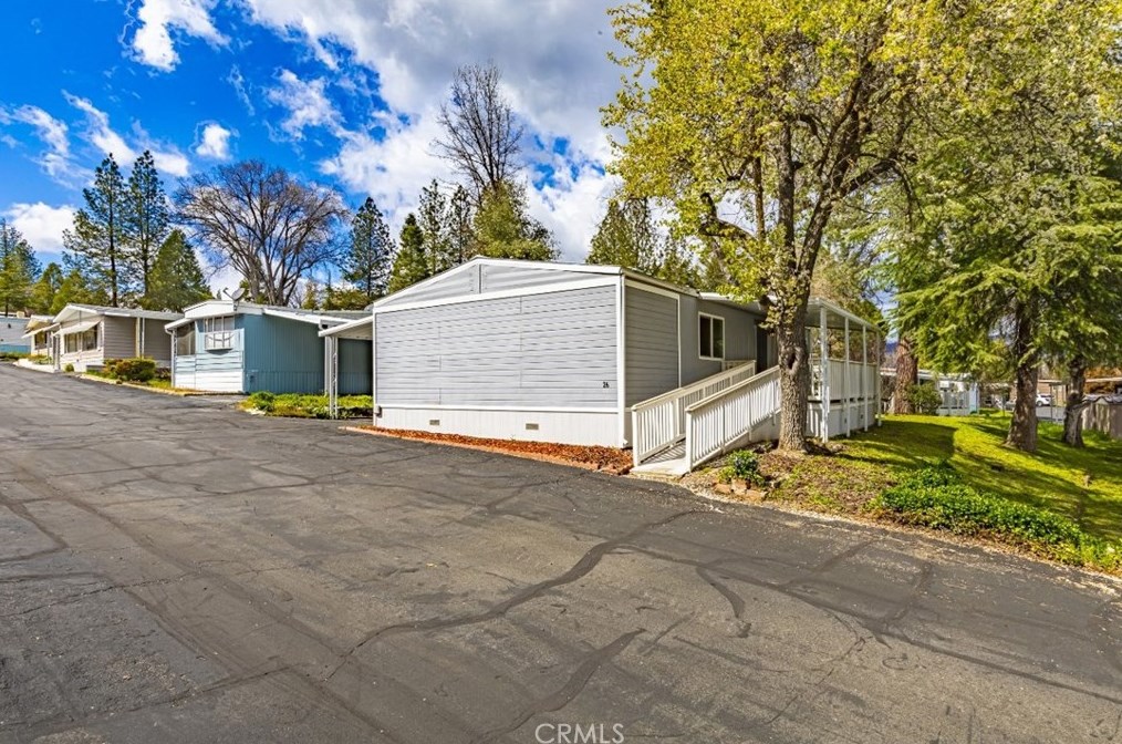 39678 Rd 425b #26, Oakhurst, CA 93644