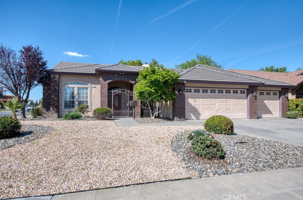 545 Jordan Ave, Clovis, CA 93611