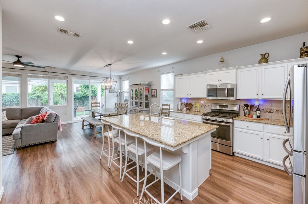 3856 Bellaire Ave, Clovis CA  93619 exterior