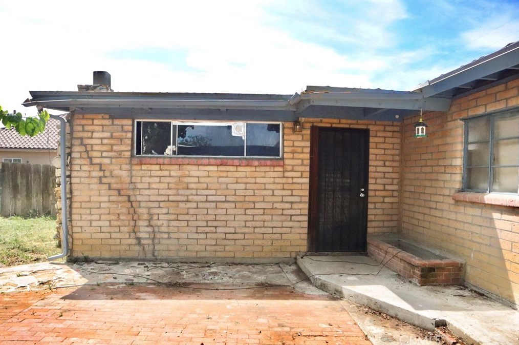 209 E Monterey St, Avenal, CA 93204