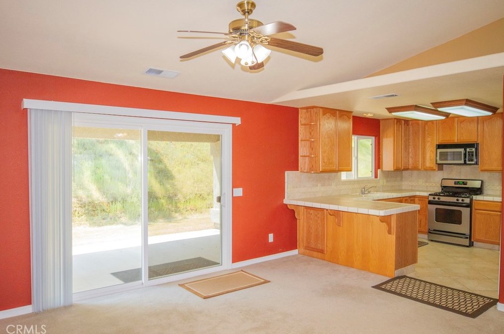47463 Creekside Rd, Orange Cove, CA 93675-9318