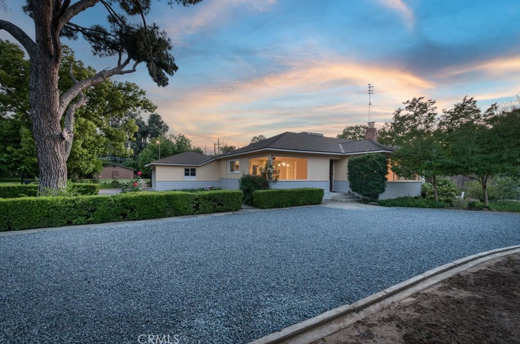 5426 Columbia Dr, Fresno, CA 93727-6011